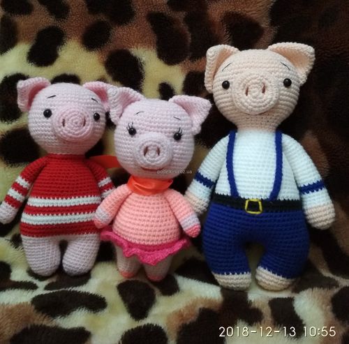 ручная работа ,свинки, игрушки вязанные  крючком , подарок
